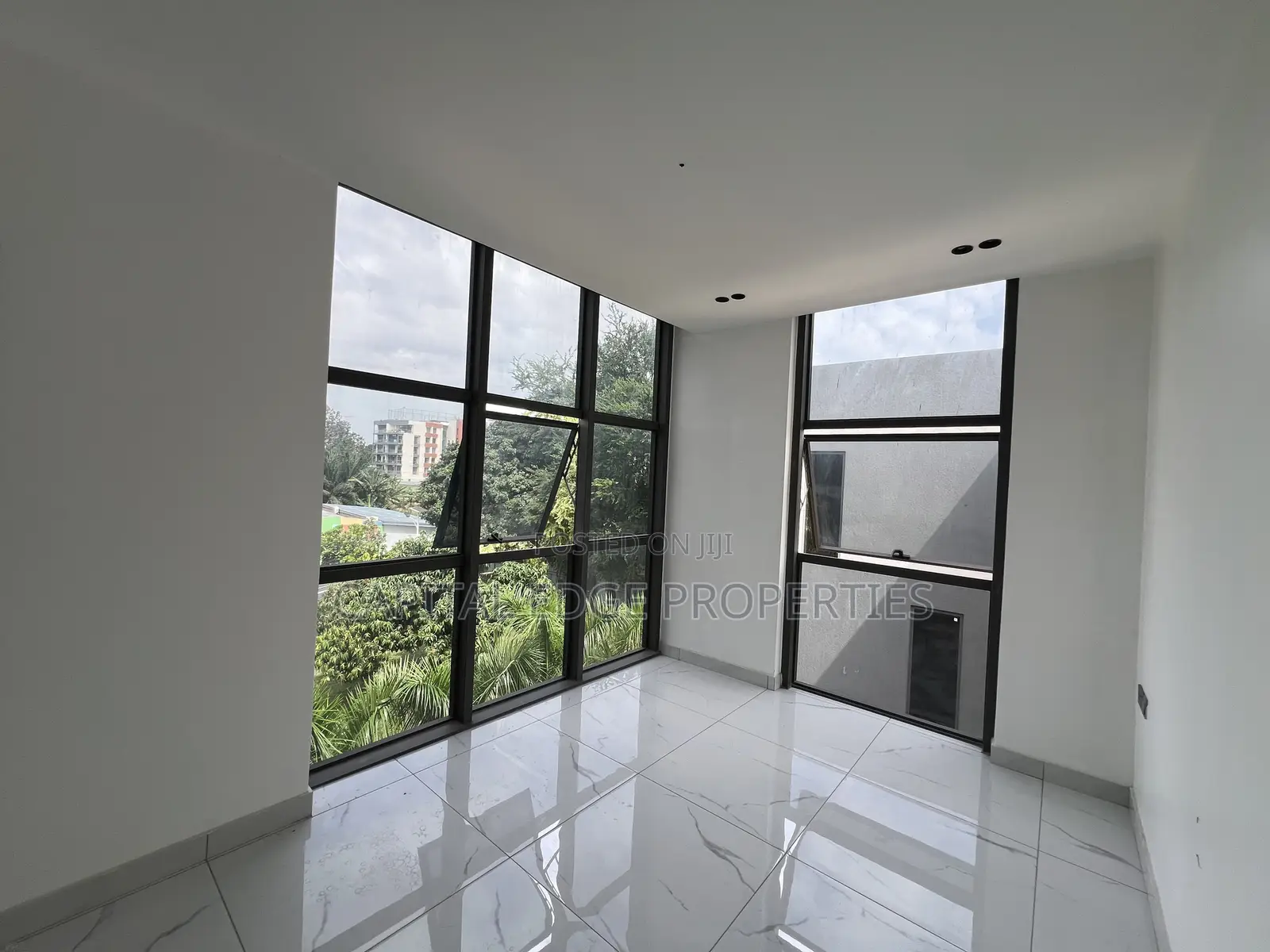 4bdrm Townhouse/Terrace in Airport Residential Area for sale