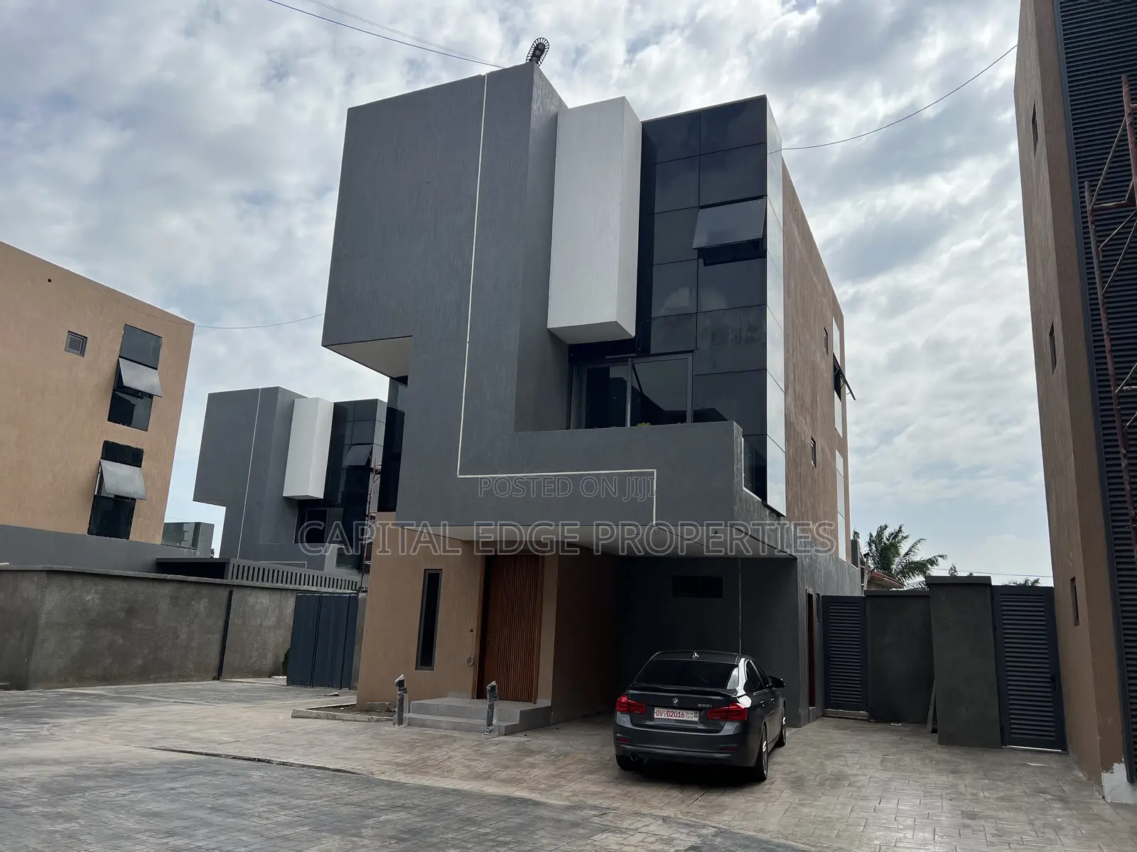 4bdrm Townhouse/Terrace in Airport Residential Area for sale