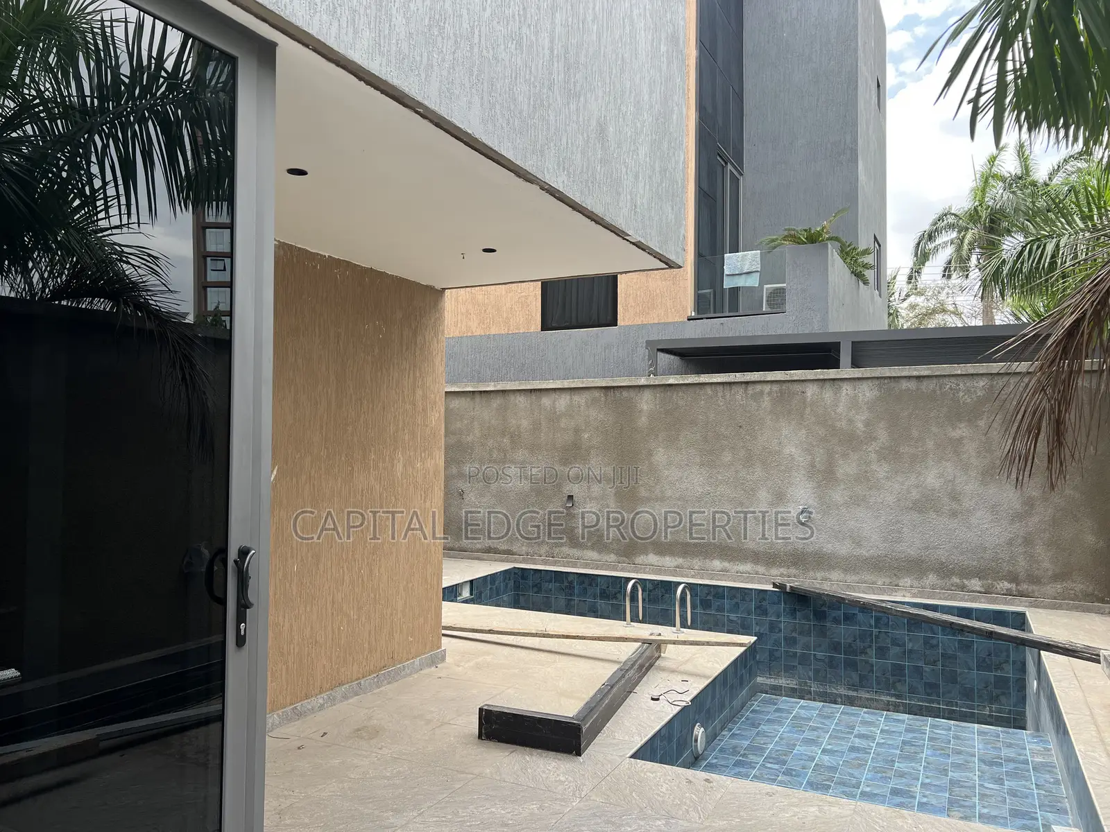 4bdrm Townhouse/Terrace in Airport Residential Area for sale