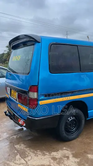 Toyota HiAce 2001 Blue