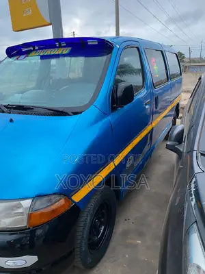 Toyota HiAce 2001 Blue