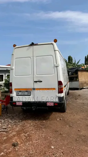 Mercedes-Benz Sprinter 2000 White