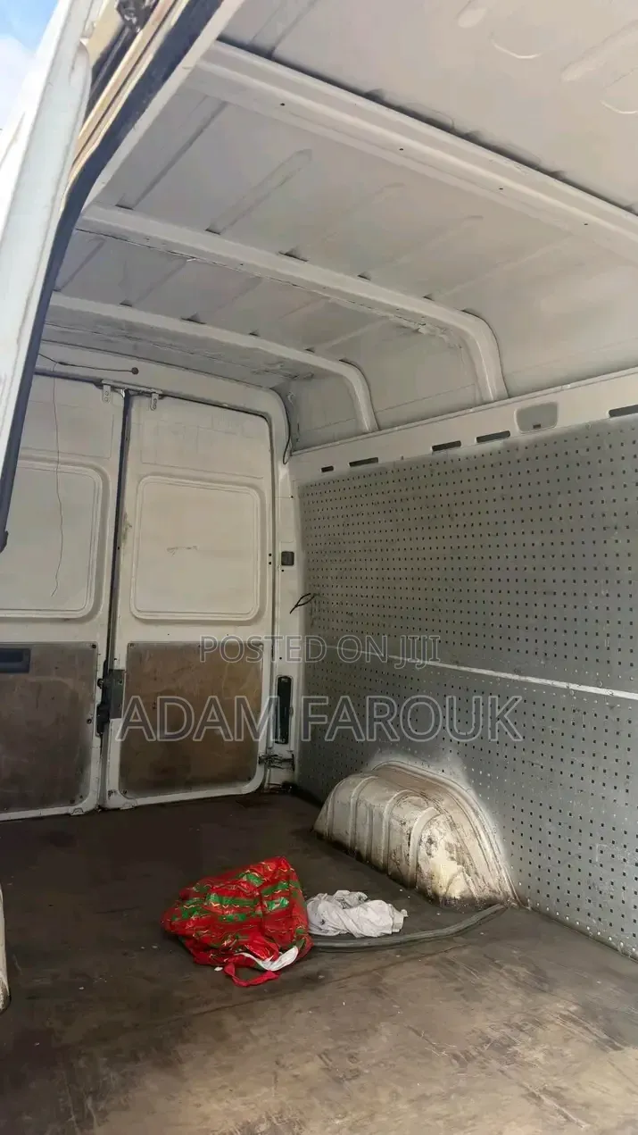 Mercedes-Benz Sprinter 2000 White