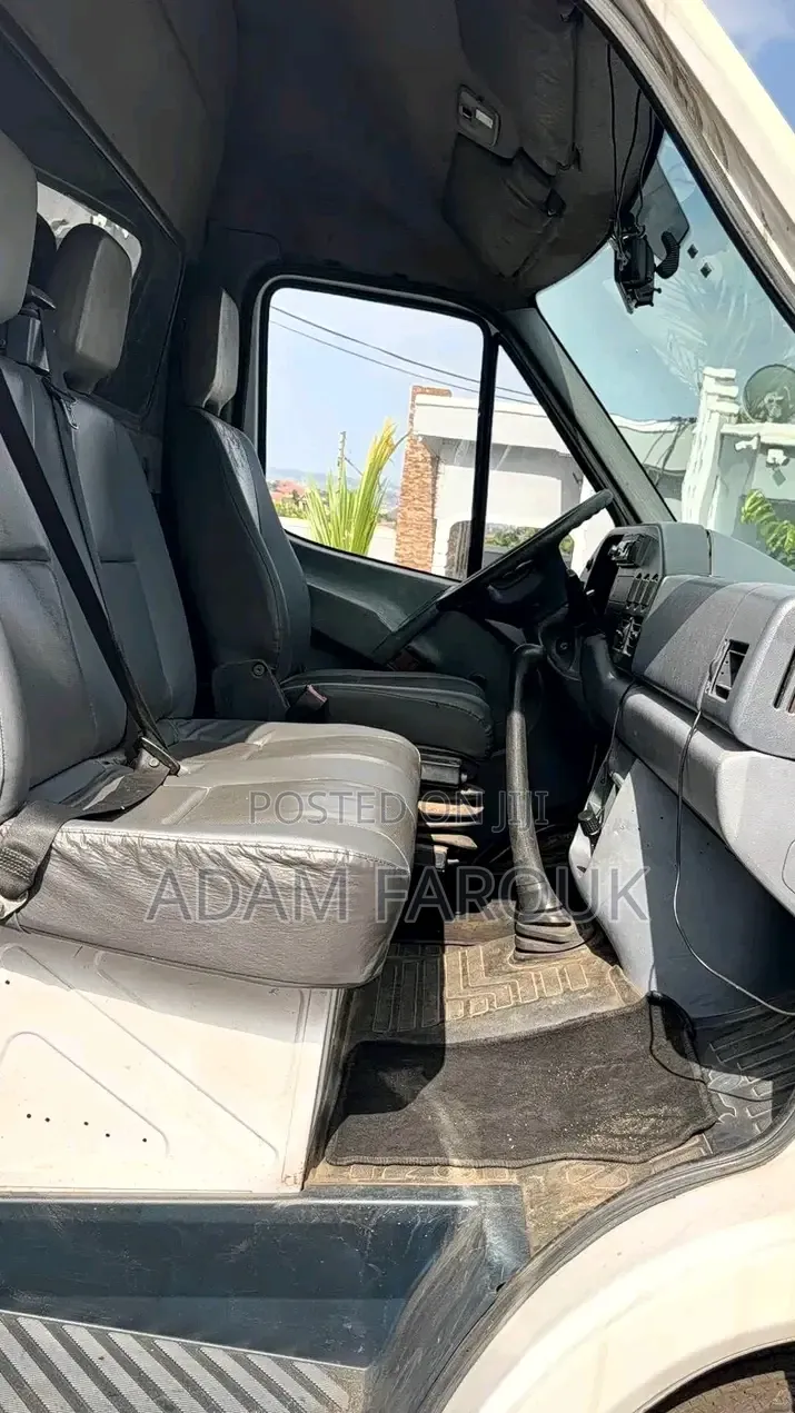 Mercedes-Benz Sprinter 2000 White