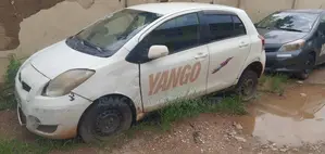 Toyota Vitz 1.0 FWD 3dr 2010 White