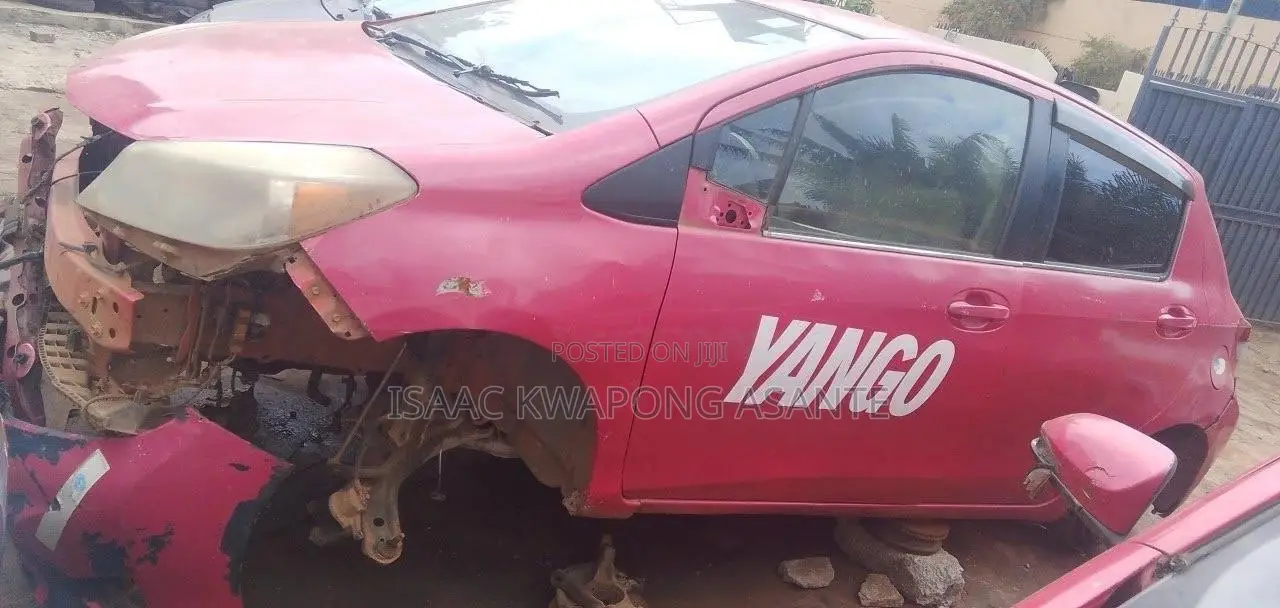 Toyota Vitz 1.3 AWD 5dr 2012 Pink