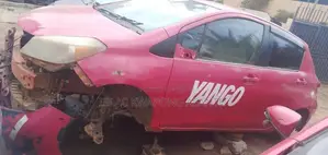 Toyota Vitz 1.3 AWD 5dr 2012 Pink