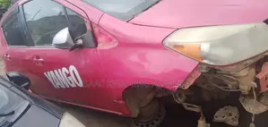 Toyota Vitz 1.3 AWD 5dr 2012 Pink