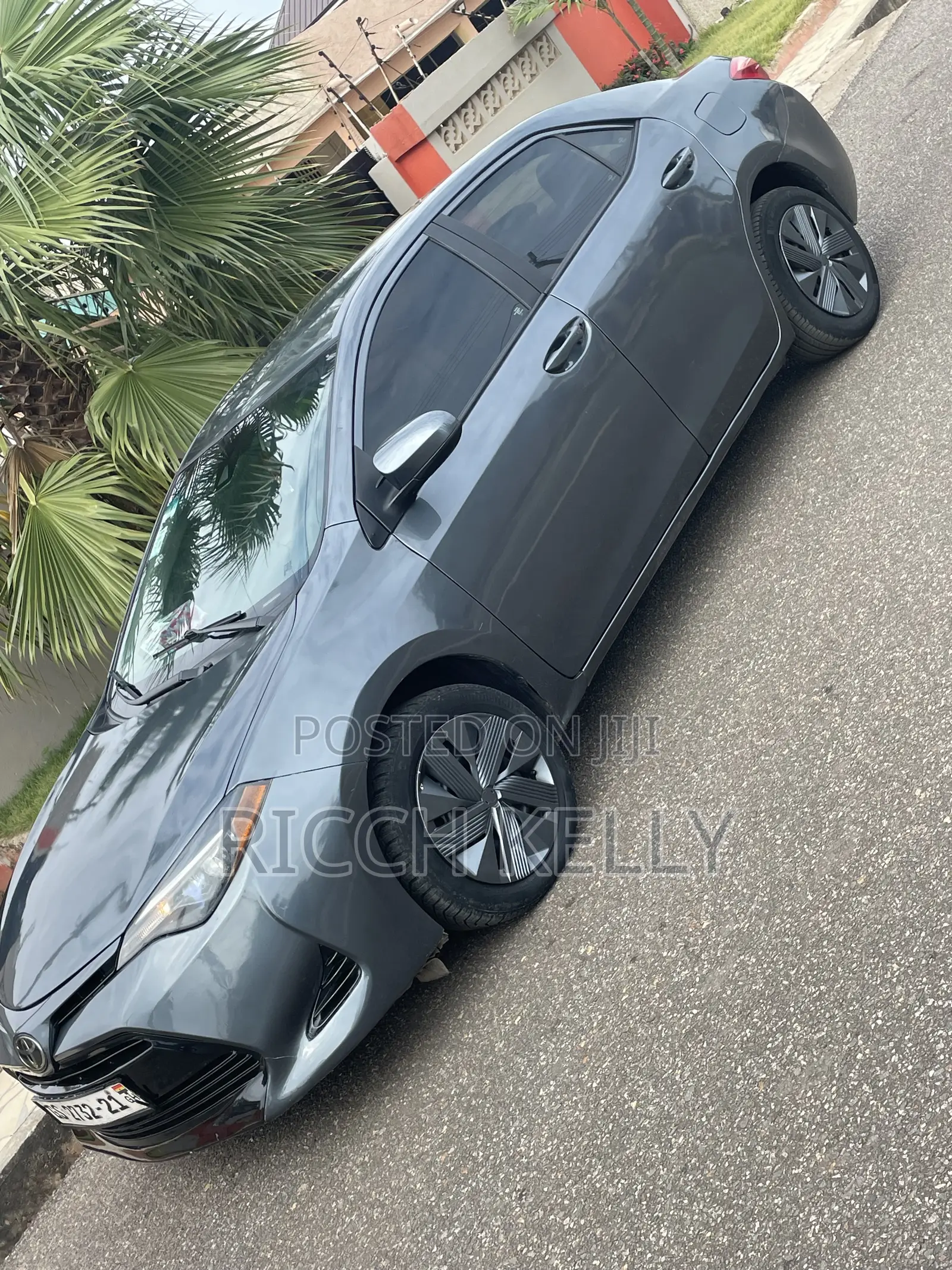 Toyota Corolla LE 4dr Sedan (1.8L 4cyl CVT) 2017 Gray