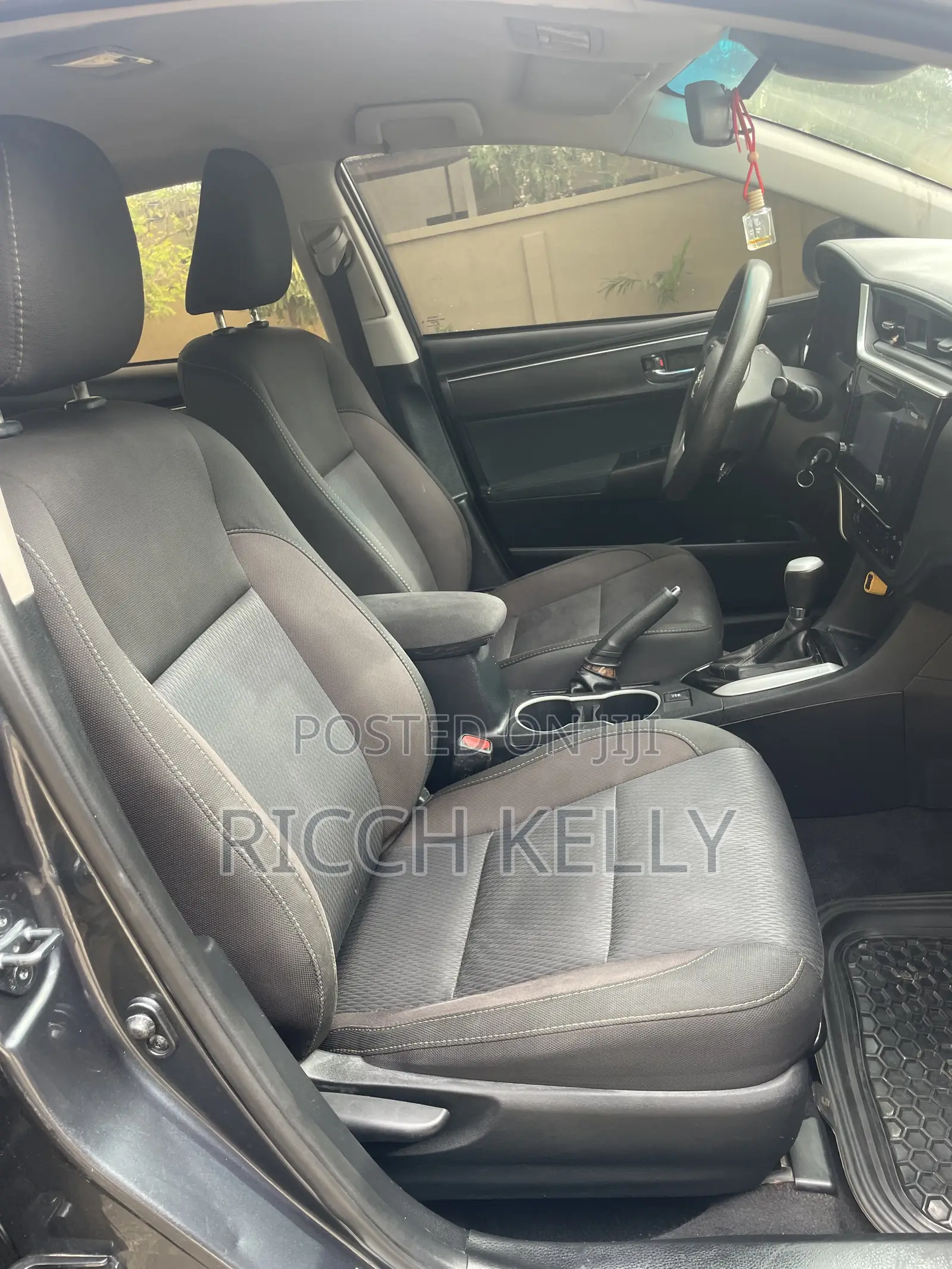 Toyota Corolla LE 4dr Sedan (1.8L 4cyl CVT) 2017 Gray