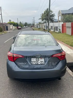 Toyota Corolla LE 4dr Sedan (1.8L 4cyl CVT) 2017 Gray