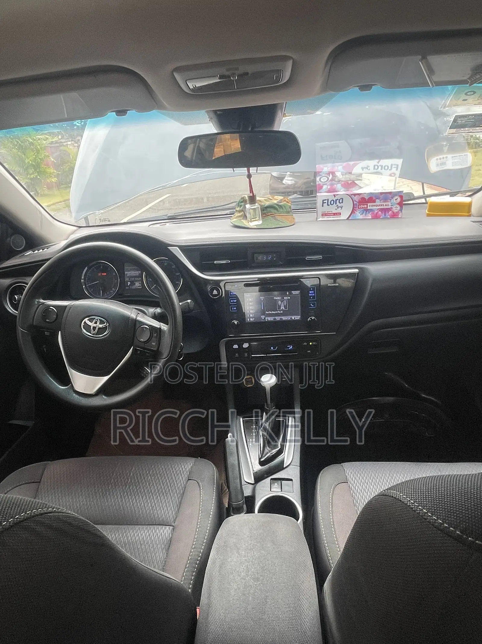 Toyota Corolla LE 4dr Sedan (1.8L 4cyl CVT) 2017 Gray