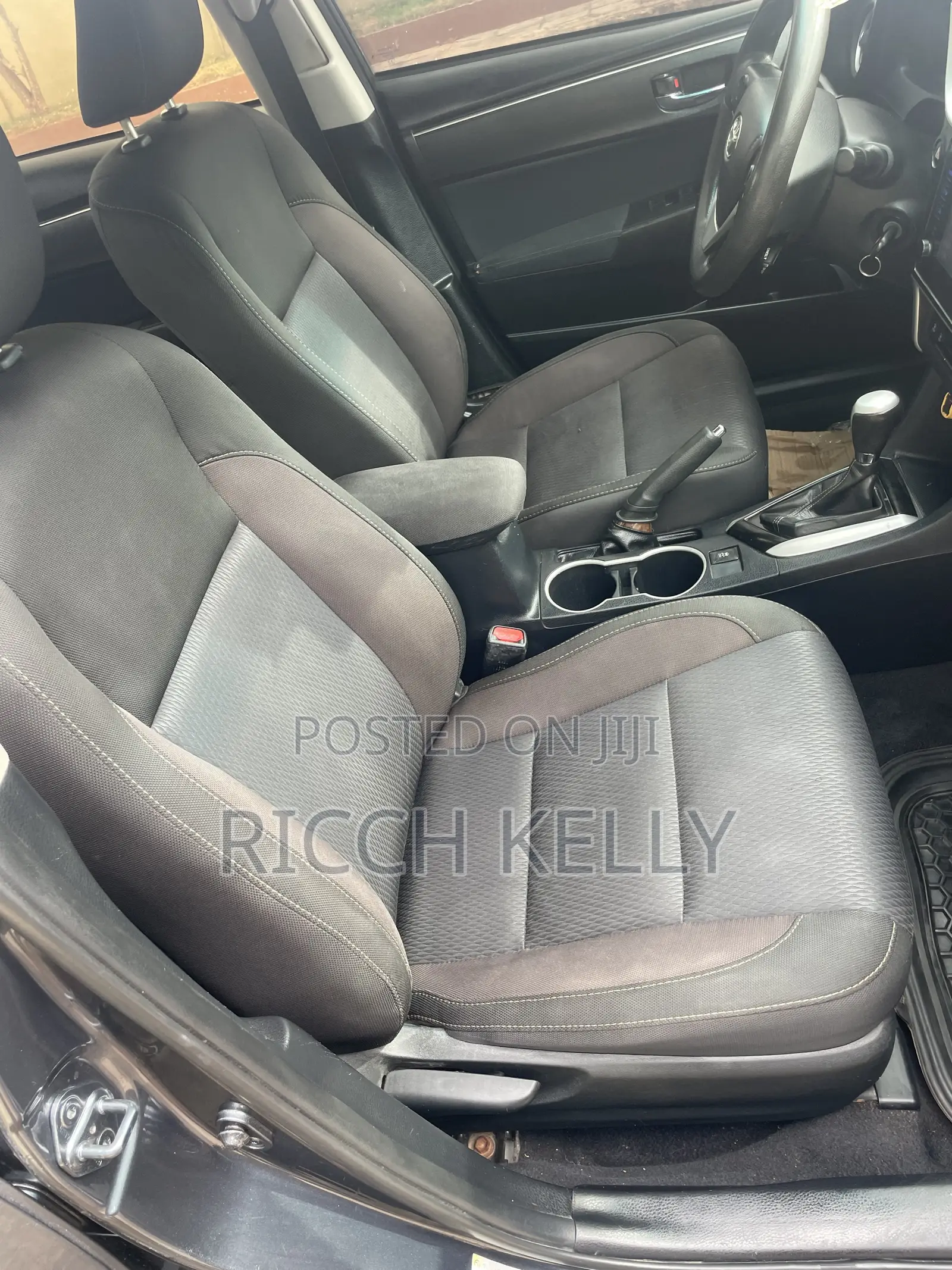 Toyota Corolla LE 4dr Sedan (1.8L 4cyl CVT) 2017 Gray