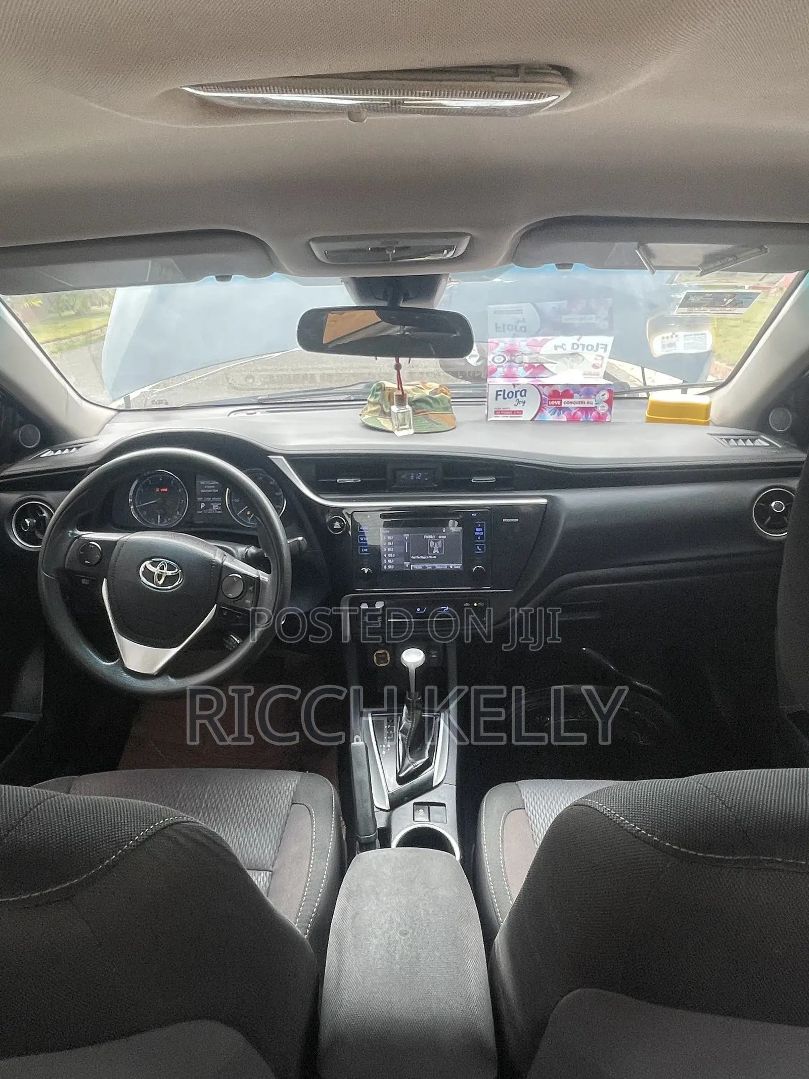 Toyota Corolla LE 4dr Sedan (1.8L 4cyl CVT) 2017 Gray