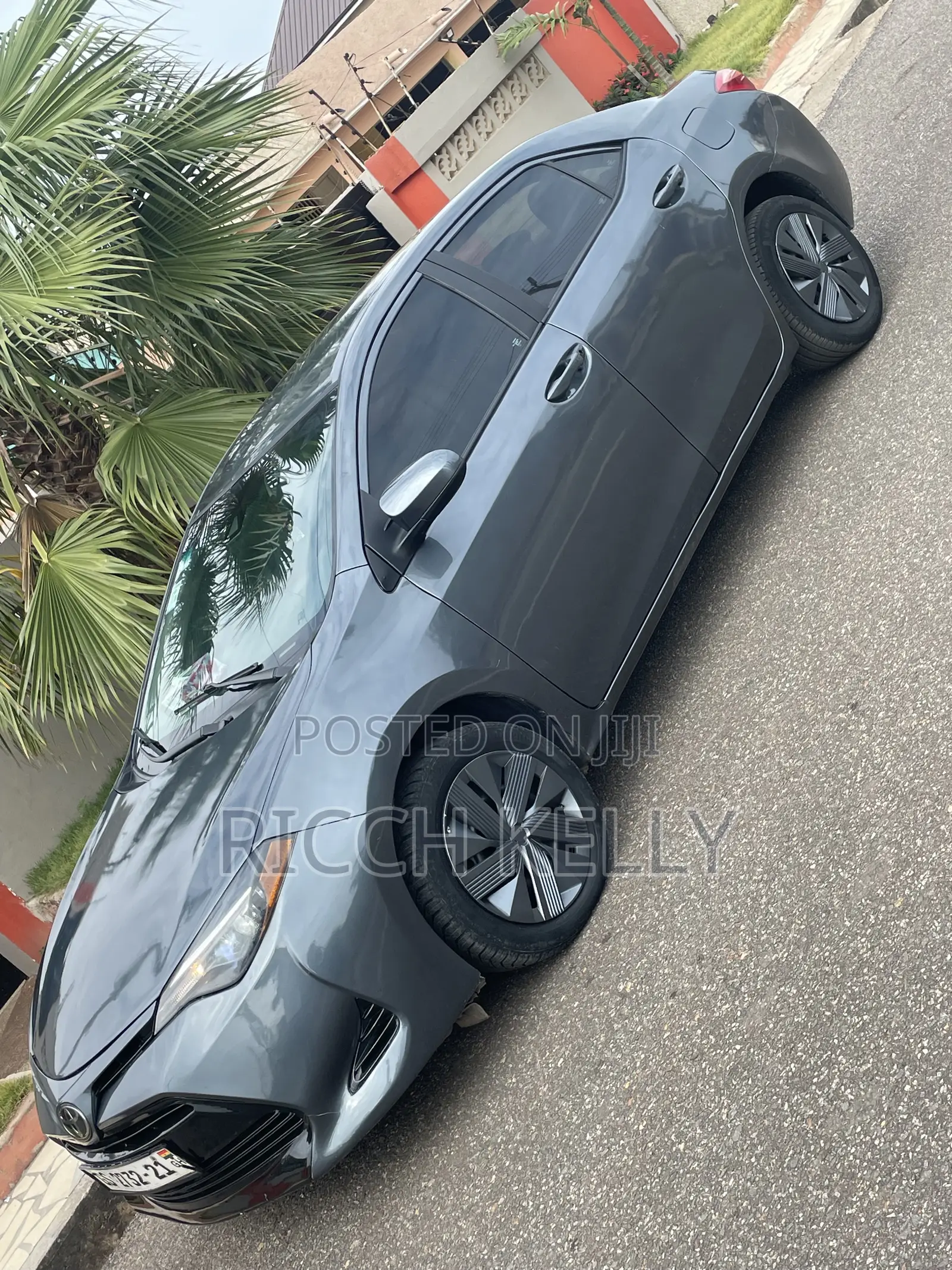 Toyota Corolla LE 4dr Sedan (1.8L 4cyl CVT) 2017 Gray