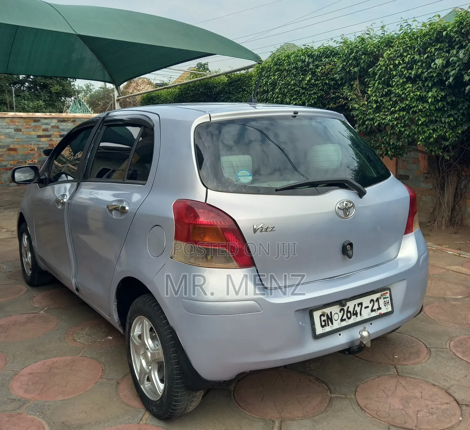 Toyota Vitz 2010 Silver
