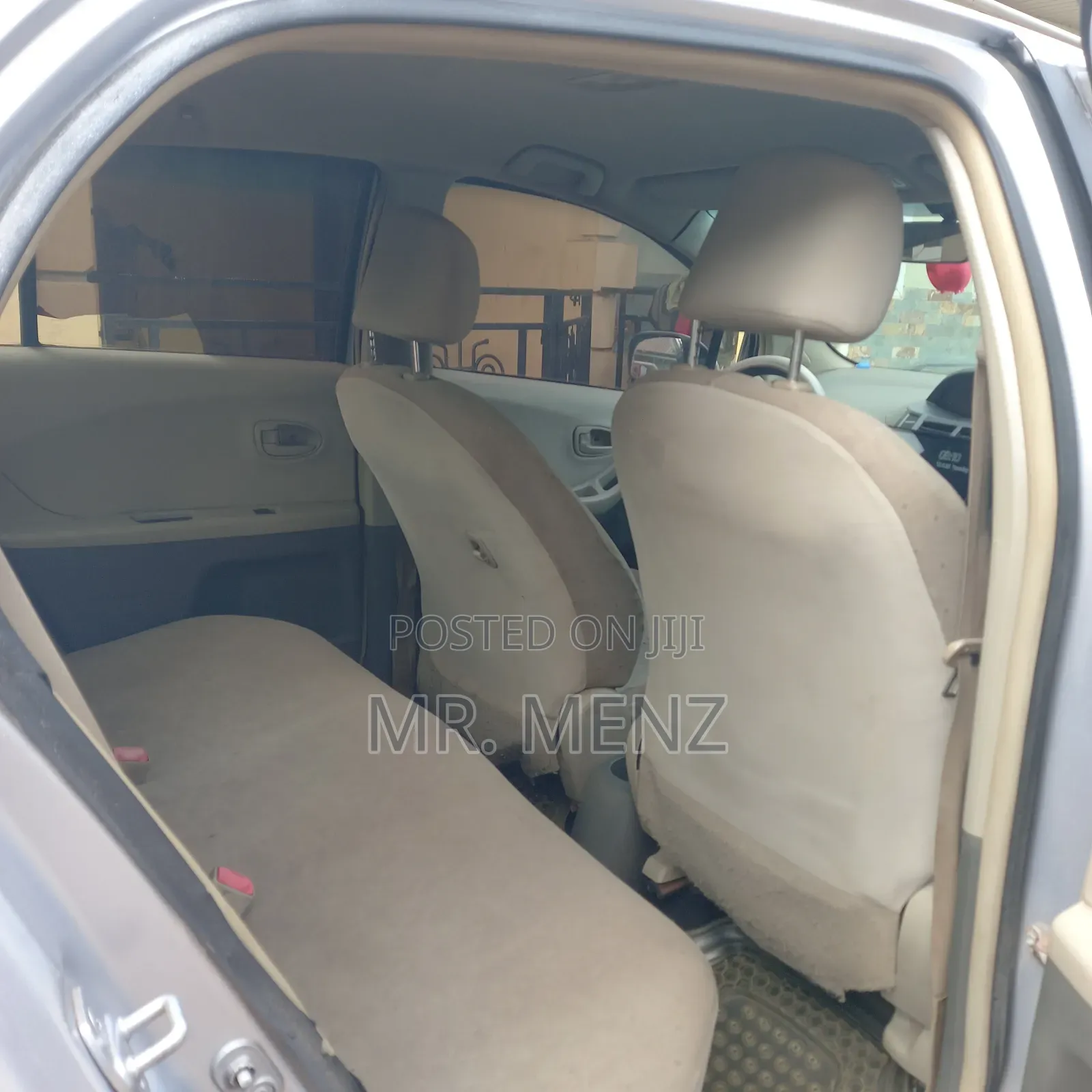 Toyota Vitz 2010 Silver