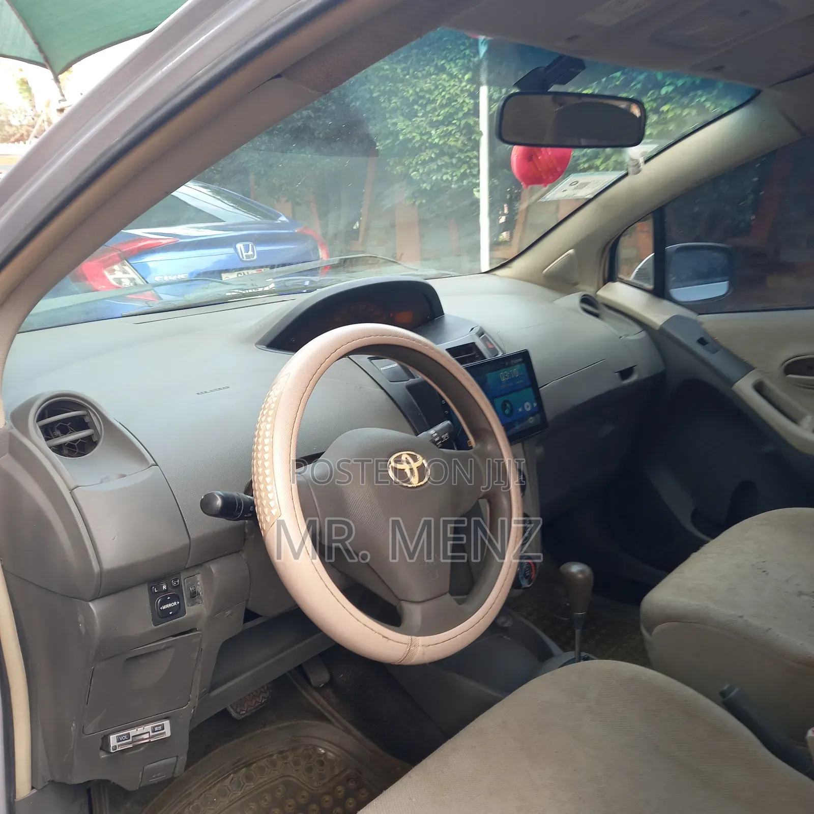 Toyota Vitz 2010 Silver