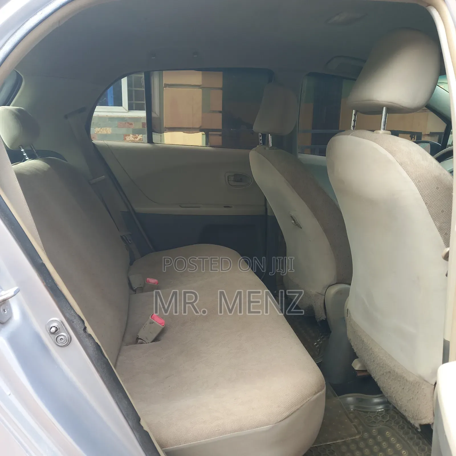 Toyota Vitz 2010 Silver