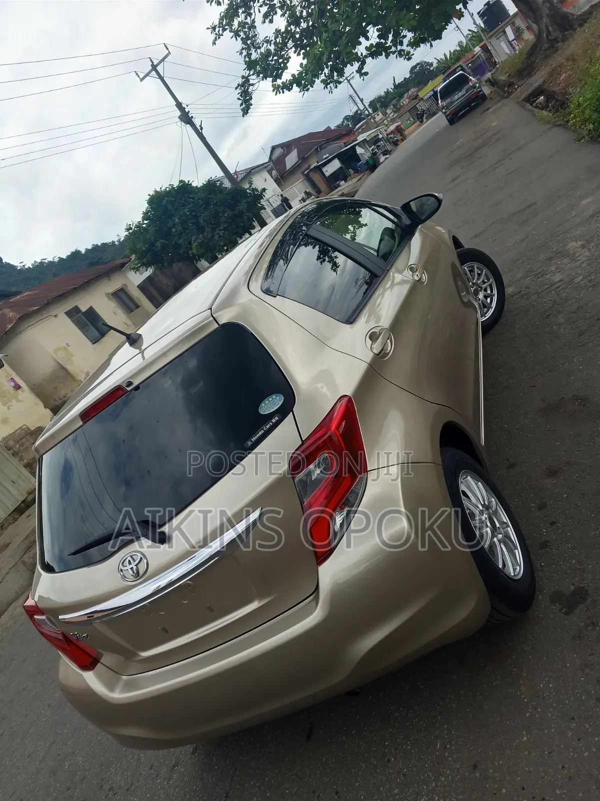 Toyota Vitz 1.5 FWD 5dr 2016 Gold