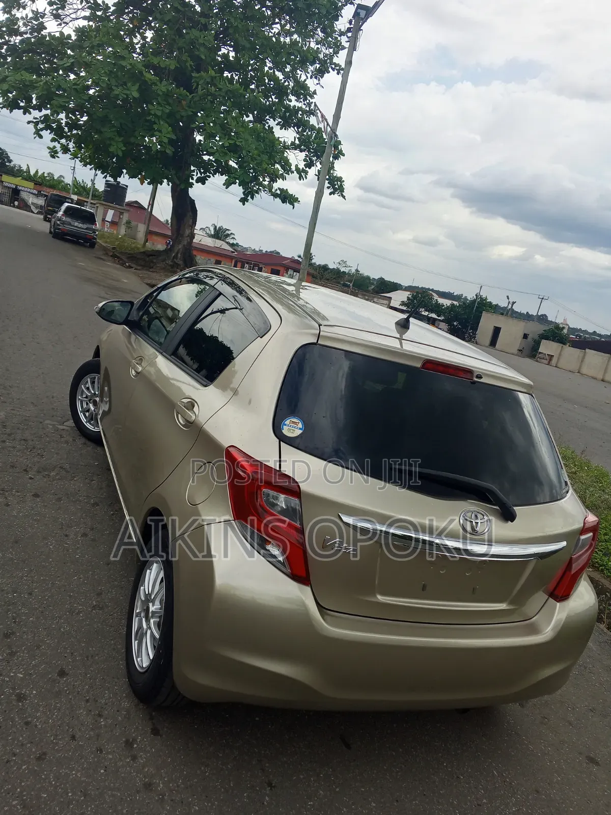 Toyota Vitz 1.5 FWD 5dr 2016 Gold