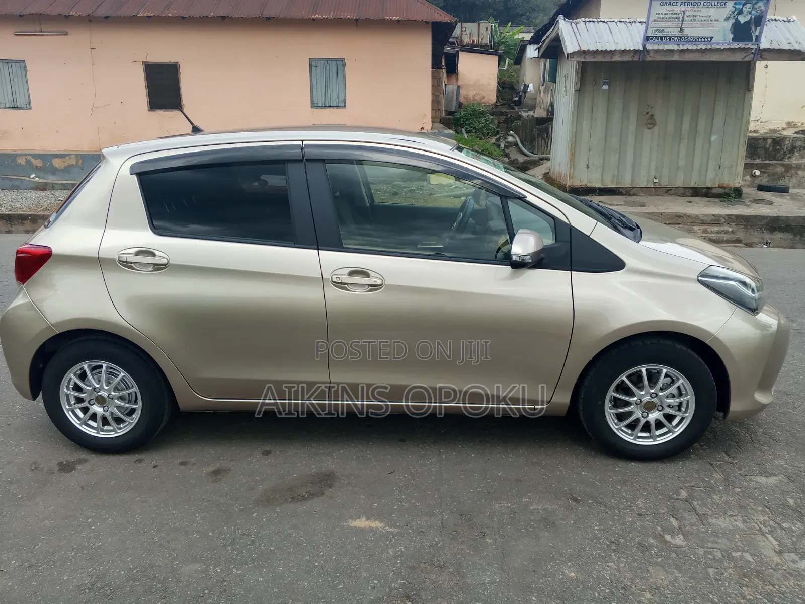 Toyota Vitz 1.5 FWD 5dr 2016 Gold