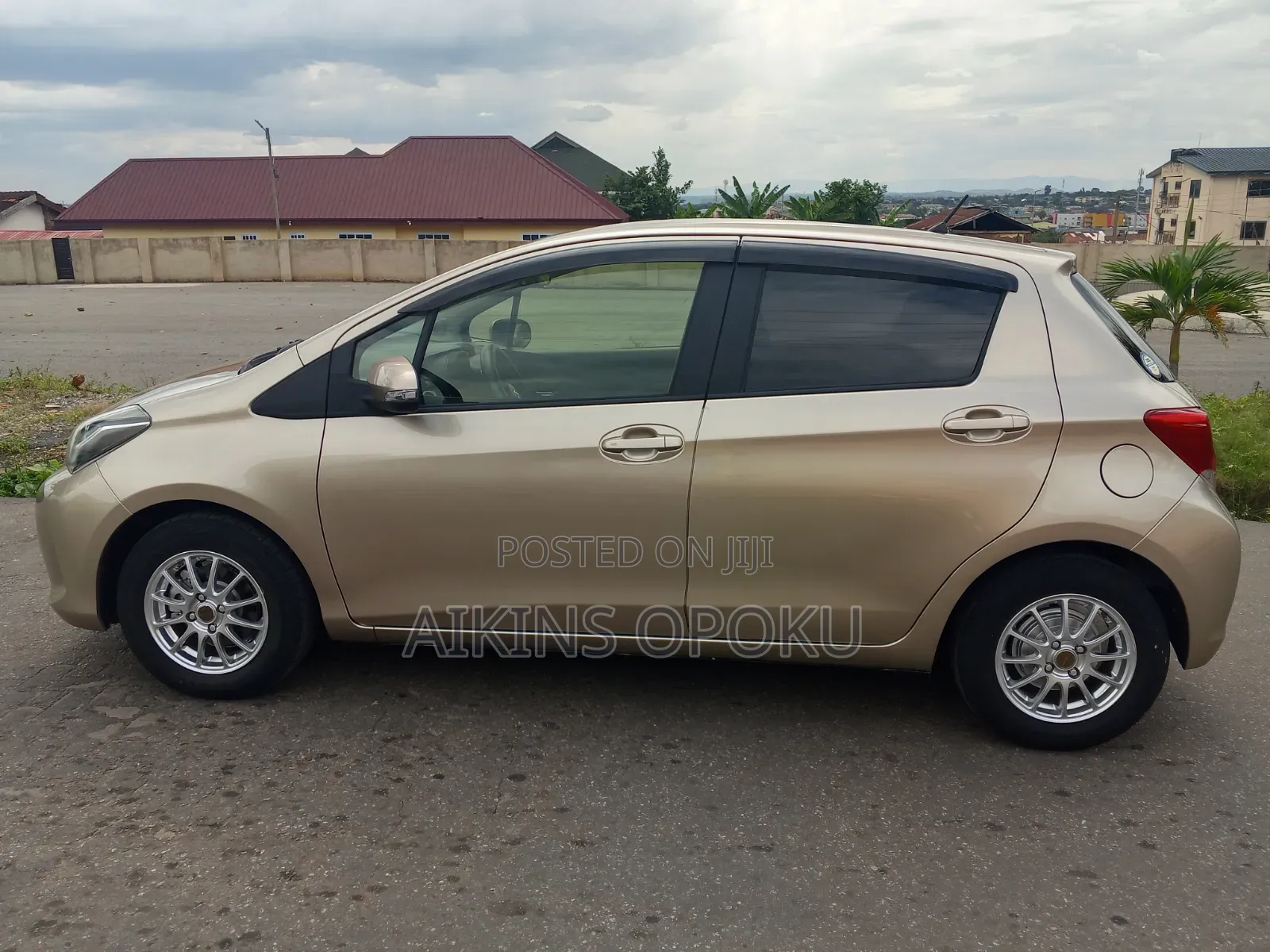 Toyota Vitz 1.5 FWD 5dr 2016 Gold