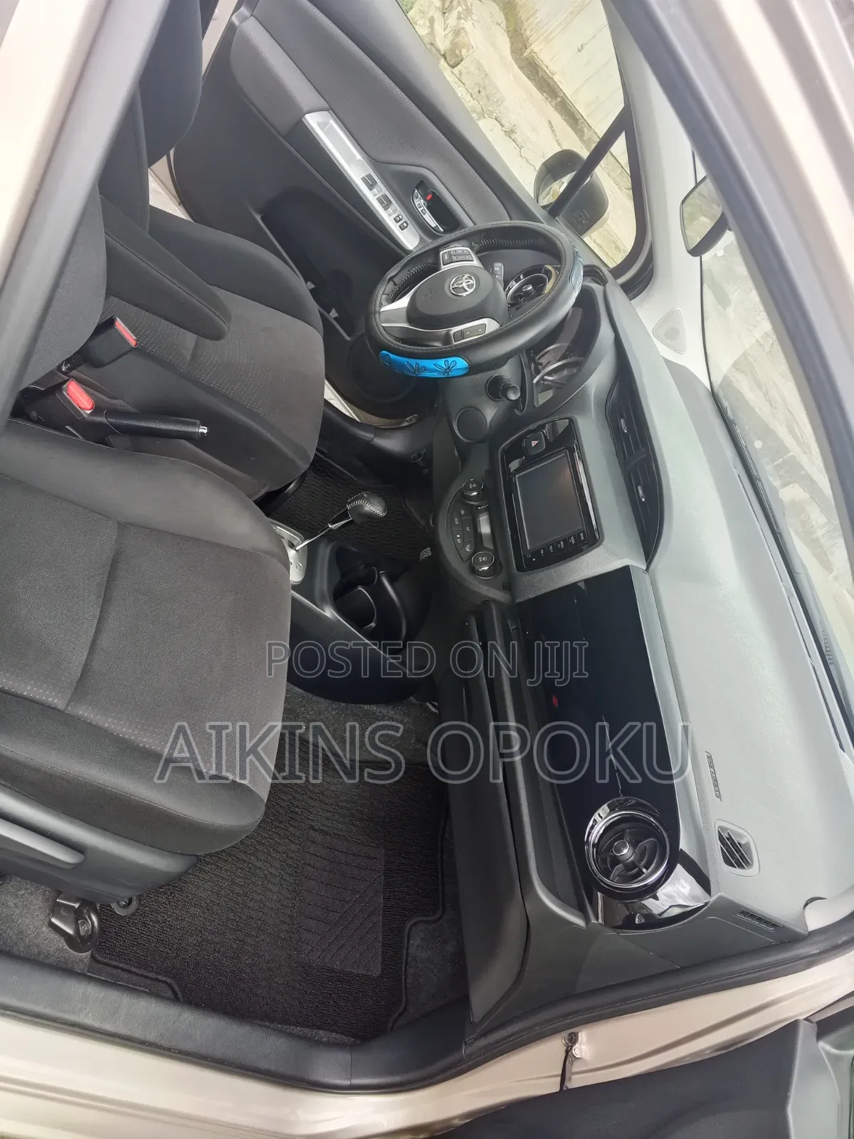 Toyota Vitz 1.5 FWD 5dr 2016 Gold
