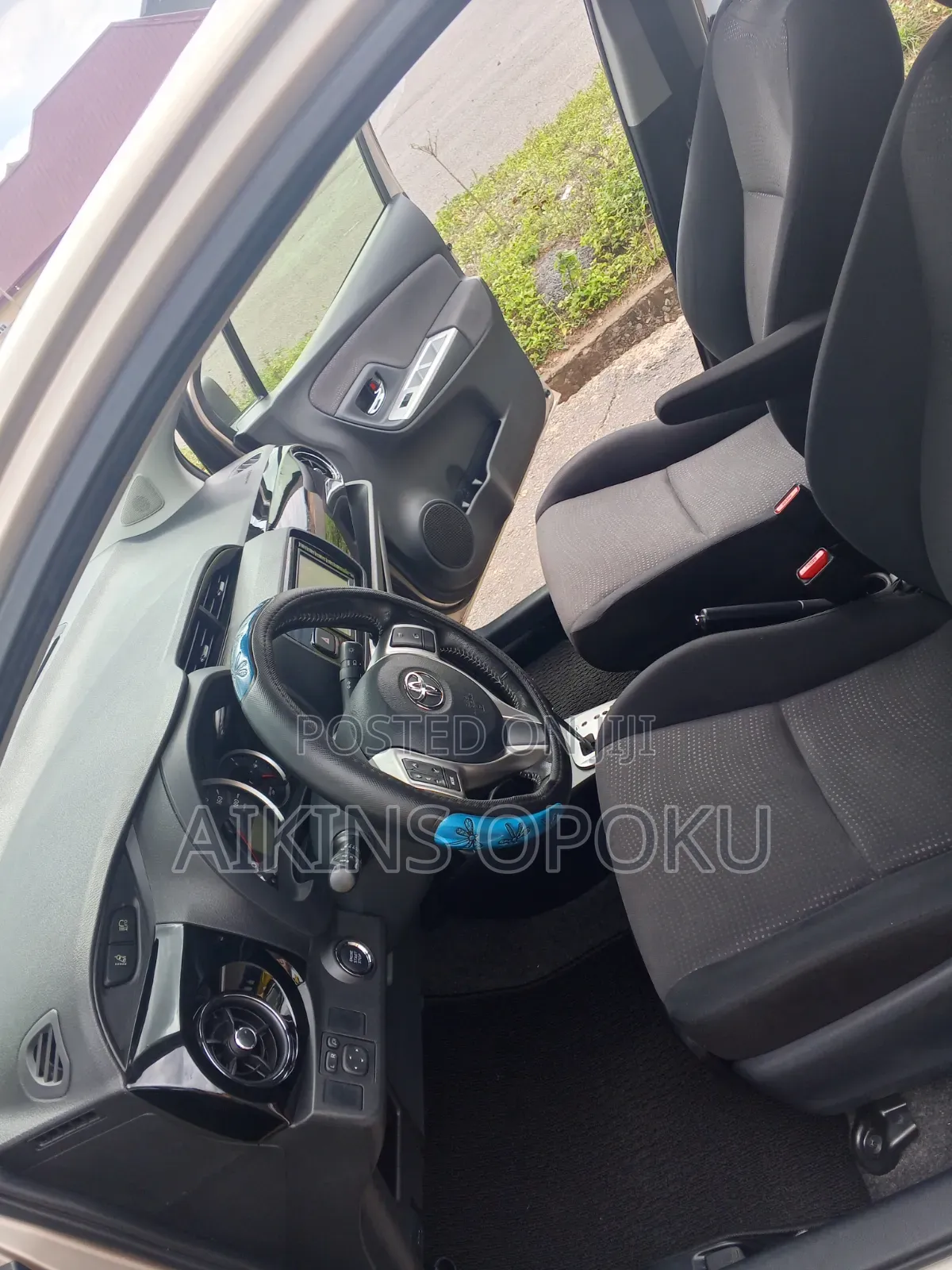 Toyota Vitz 1.5 FWD 5dr 2016 Gold