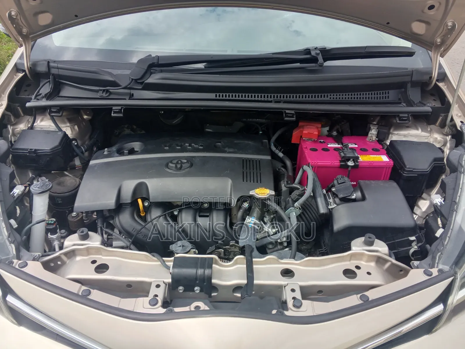 Toyota Vitz 1.5 FWD 5dr 2016 Gold