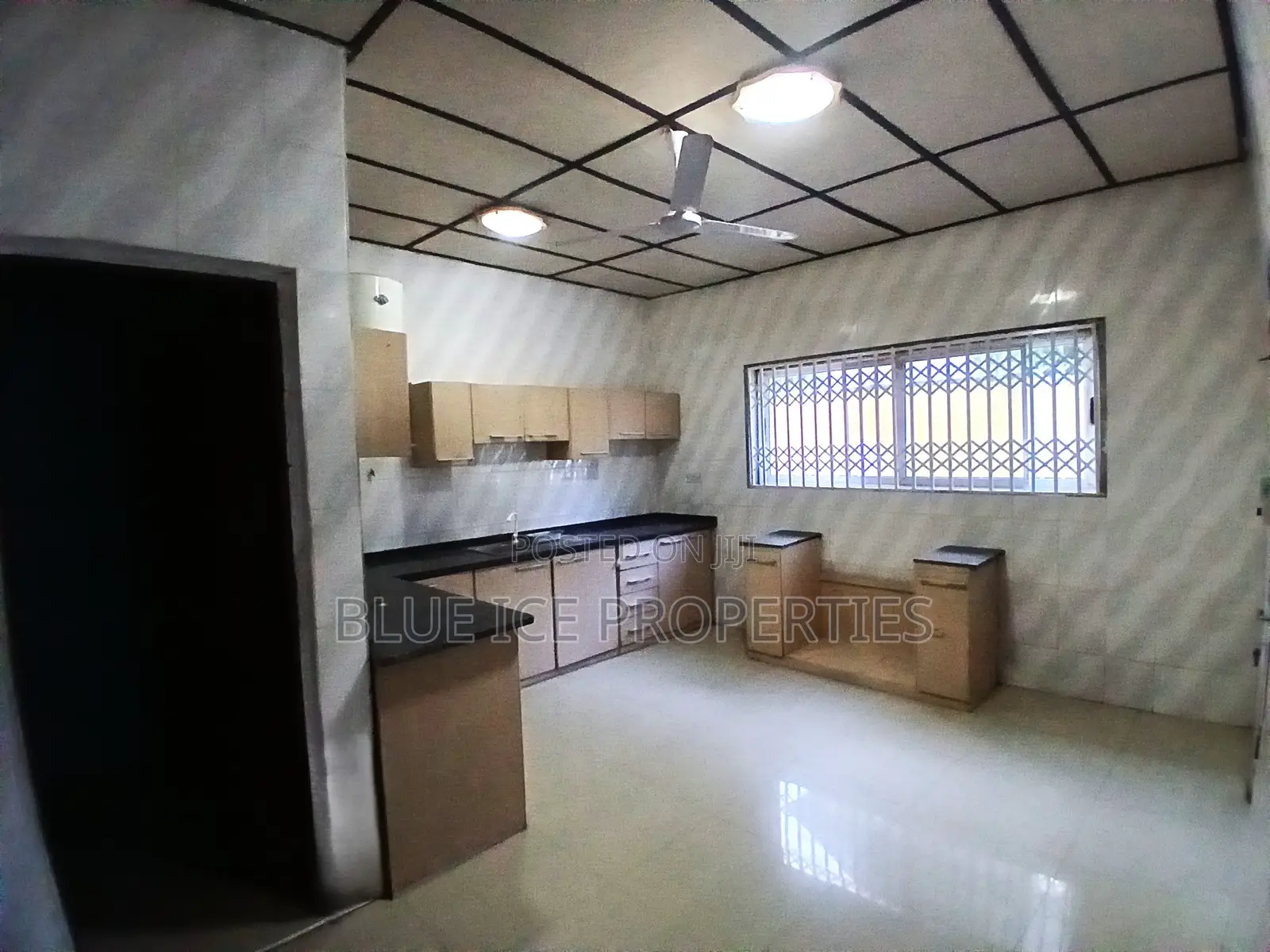 3bdrm House in Takoradi for sale