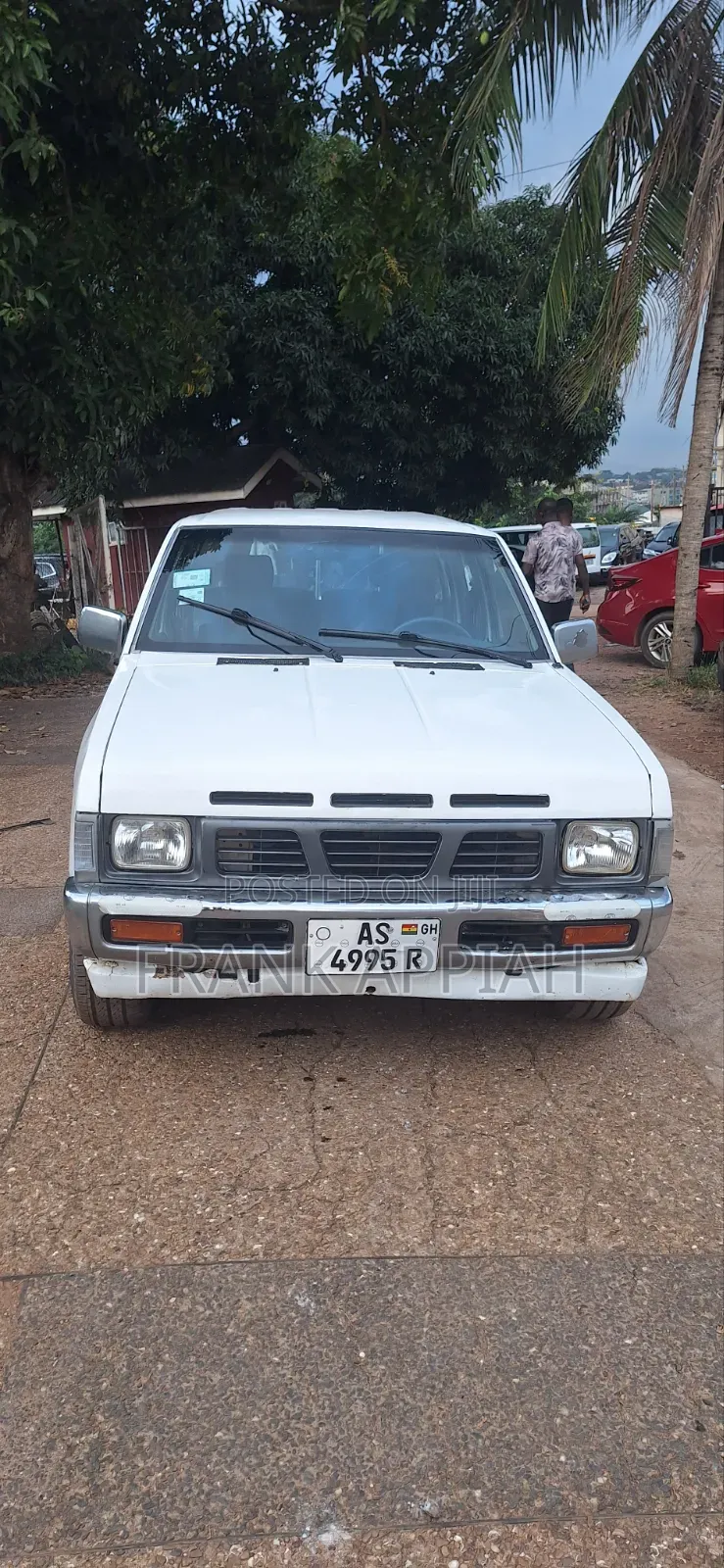 Nissan Hardbody 1999 White