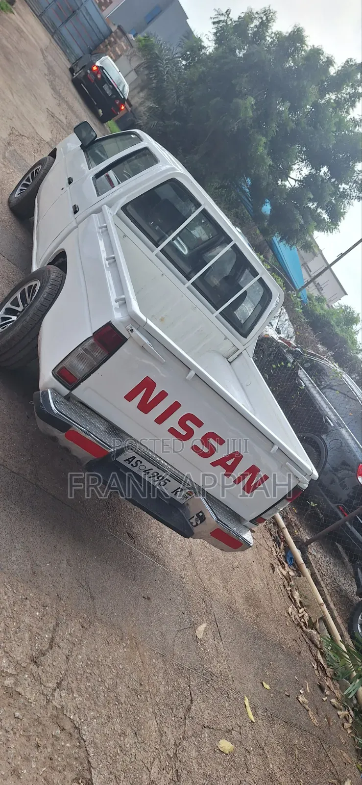 Nissan Hardbody 1999 White