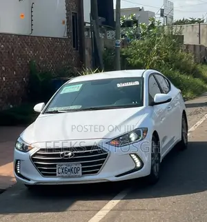 Hyundai Elantra SE Sedan FWD (2.0L 4cyl 6M) 2017 White