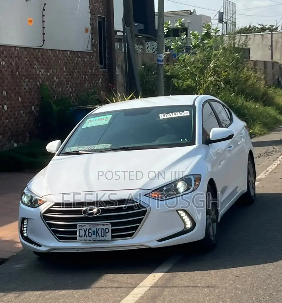 Hyundai Elantra SE Sedan FWD (2.0L 4cyl 6M) 2017 White