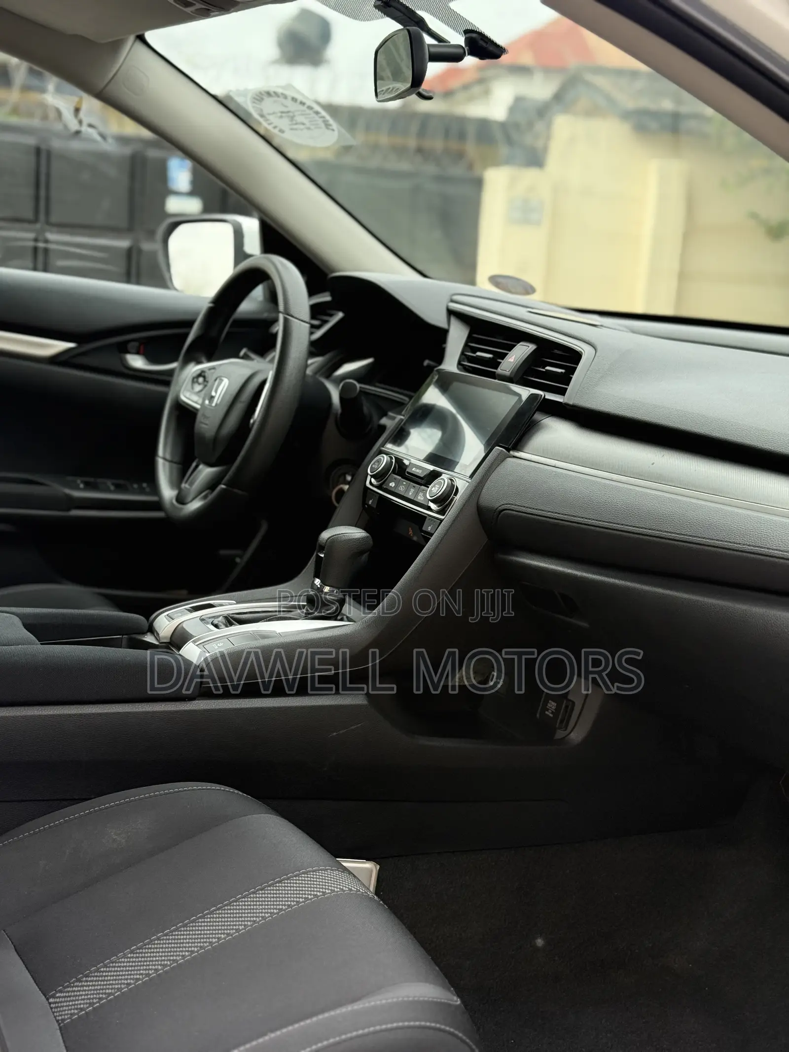 Honda Civic LX 4dr Sedan (2.0L 4cyl) 2017 White