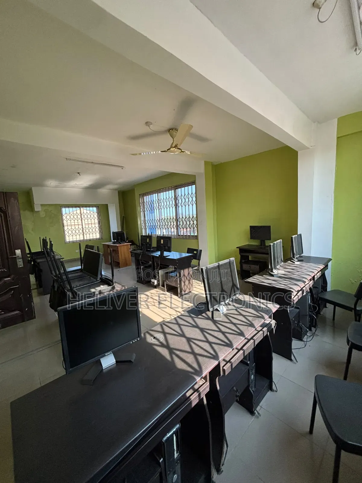 13bdrm Maisonette in Sakumono for sale