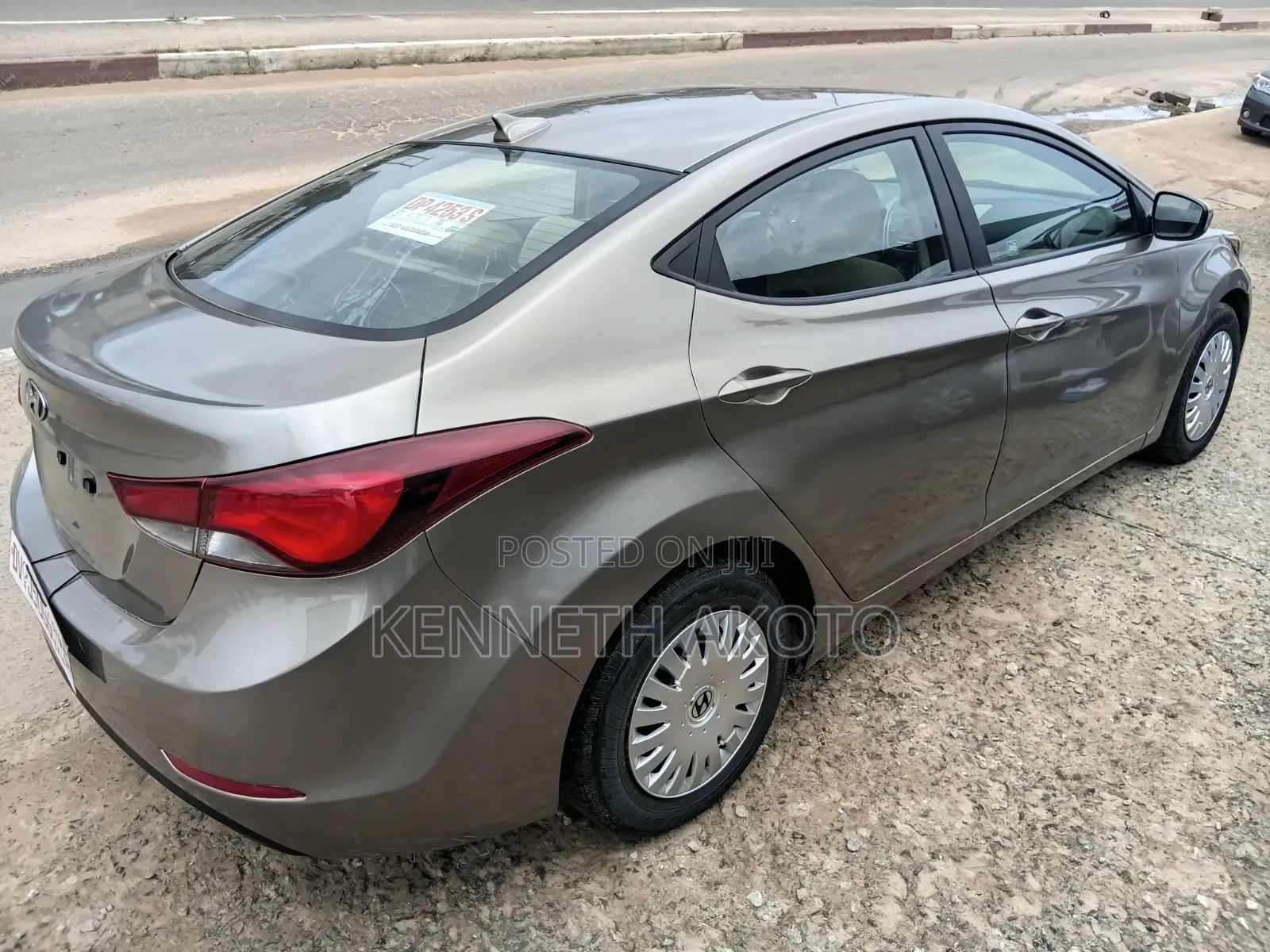 Hyundai Elantra Limited Sedan FWD (1.8L 4cyl 6A) 2016 Gold