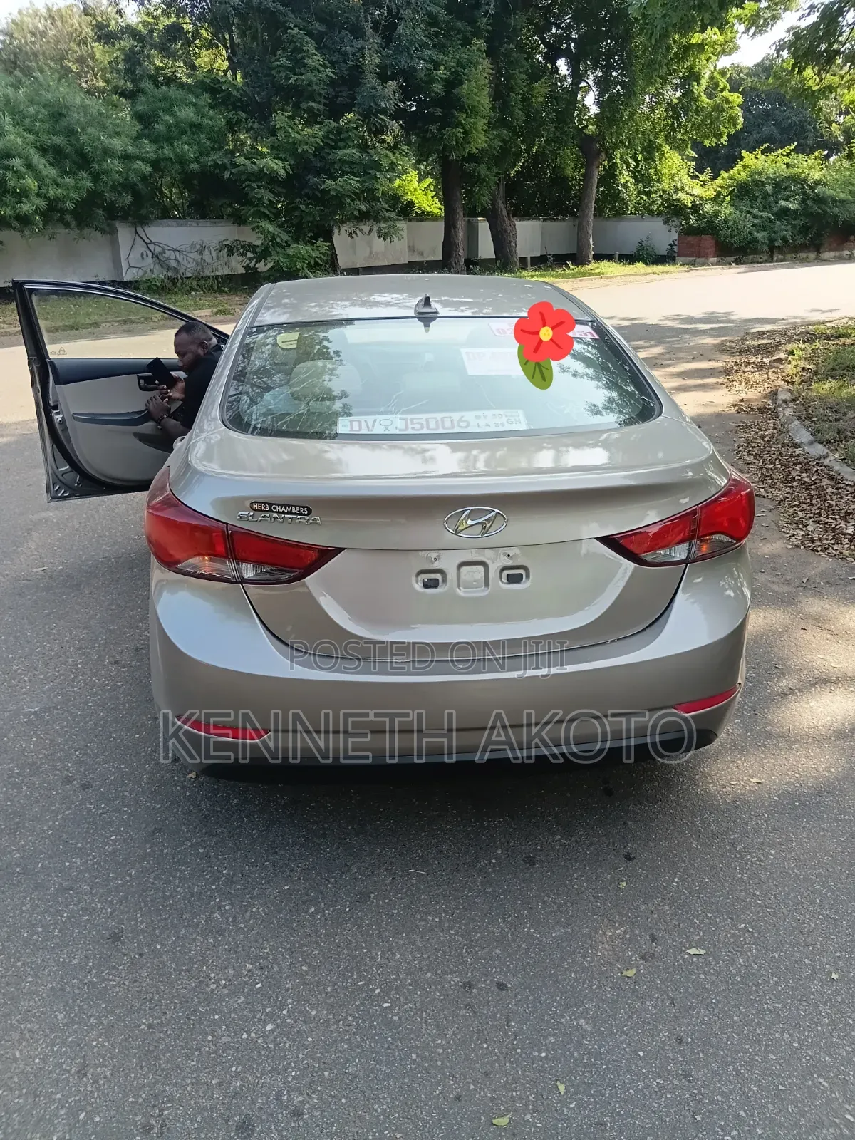 Hyundai Elantra Limited Sedan FWD (1.8L 4cyl 6A) 2016 Gold