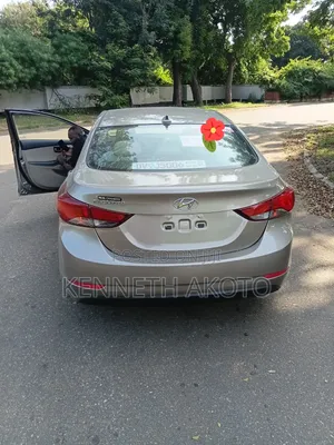 Hyundai Elantra Limited Sedan FWD (1.8L 4cyl 6A) 2016 Gold