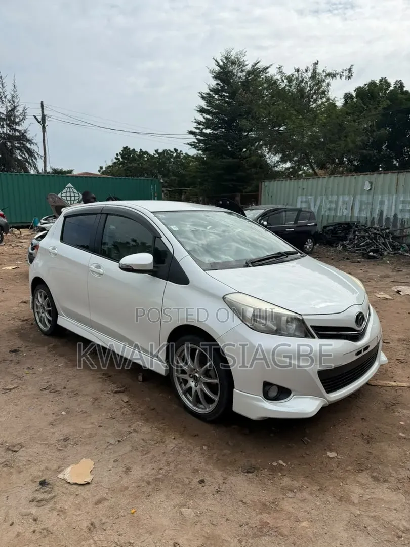 Toyota Vitz 2013 Gray