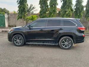 Toyota Highlander XLE 4x2 V6 (3.5L 6cyl 8A) 2018 Black