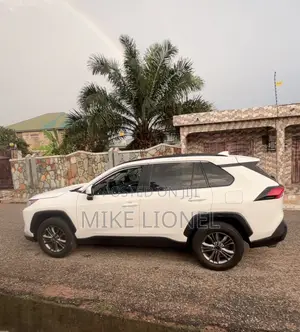 Toyota RAV4 LE AWD 2020 White