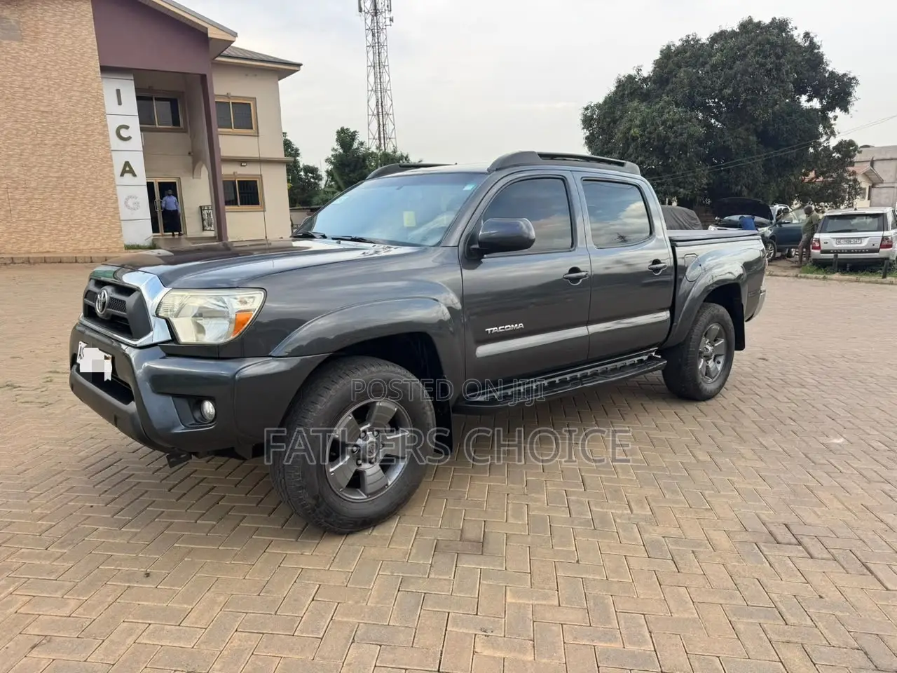 Toyota Tacoma Double Cab 4x4 4.0L V6 5-Speed Automatic 2013 Gray