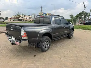 Toyota Tacoma Double Cab 4x4 4.0L V6 5-Speed Automatic 2013 Gray
