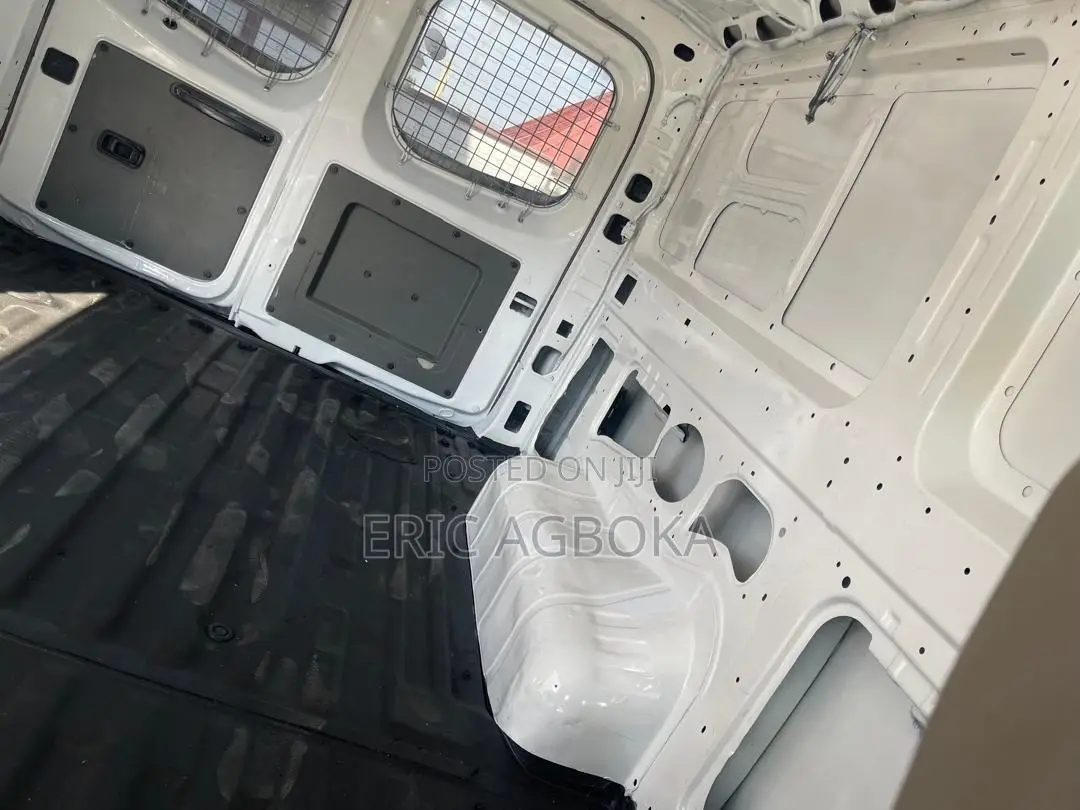 Nissan Caravan (Urvan) 2014 White