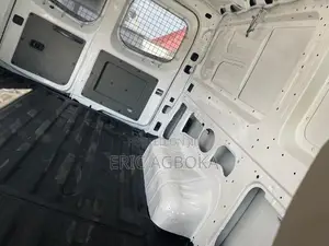 Nissan Caravan (Urvan) 2014 White