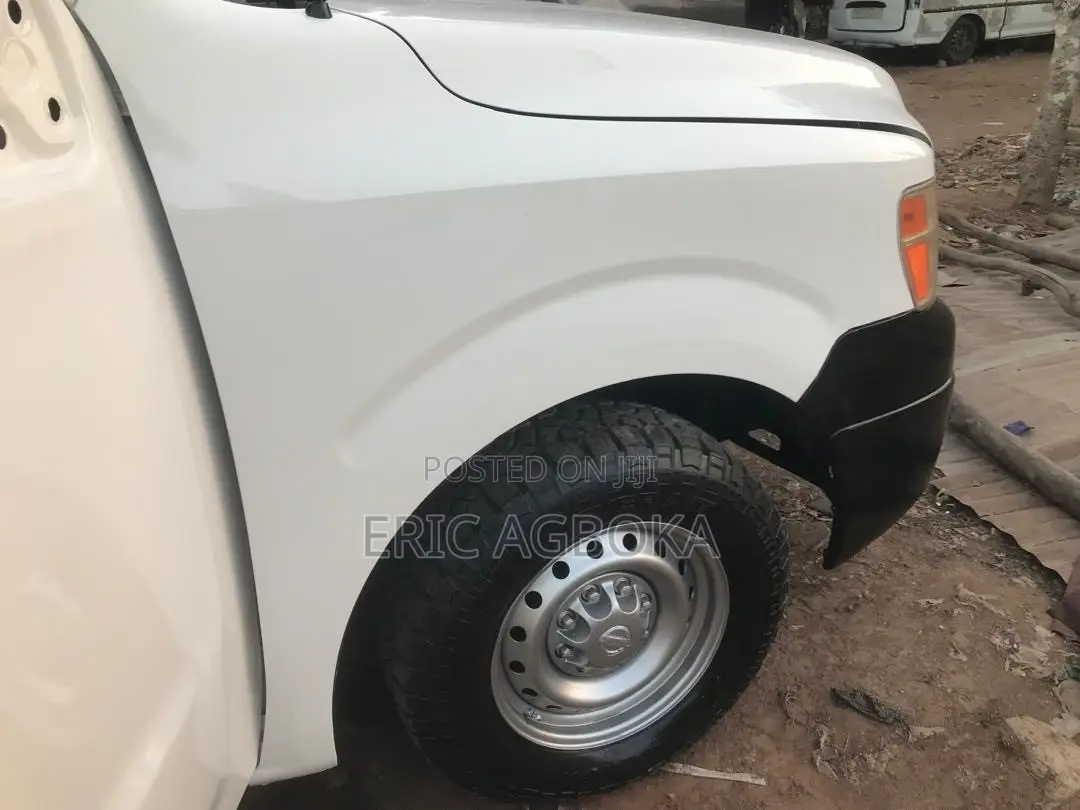 Nissan Caravan (Urvan) 2014 White