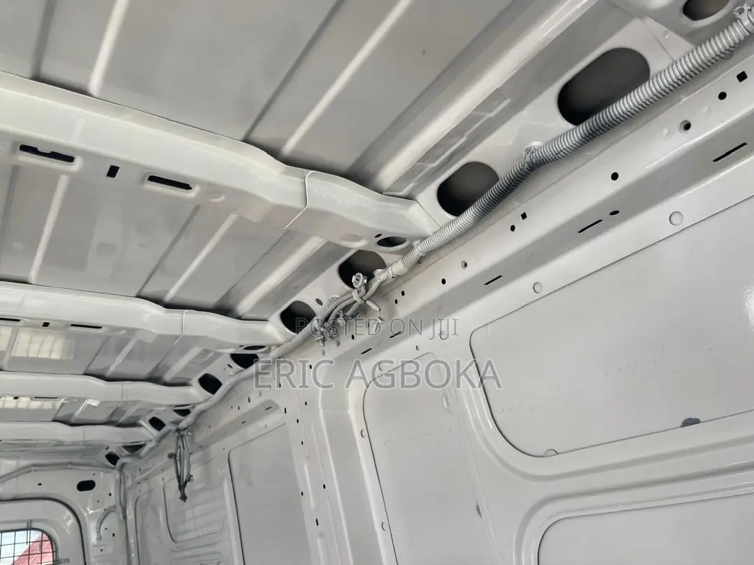 Nissan Caravan (Urvan) 2014 White