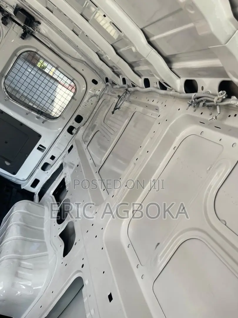 Nissan Caravan (Urvan) 2014 White
